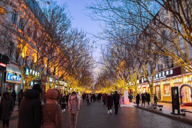 Harbin, Çin - 31 Aralık 2018: Orta Avenue (Çongyang Street). Merkezi cadde 1898 yılında inşa edilmiş, o şimdi gerçek Avrupa mimari stiller müzesidir.