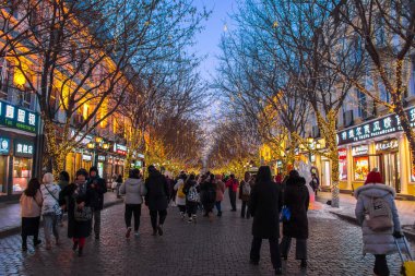 Harbin, Çin - 31 Aralık 2018: Orta Avenue (Çongyang Street). Merkezi cadde 1898 yılında inşa edilmiş, o şimdi gerçek Avrupa mimari stiller müzesidir.