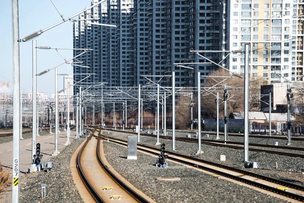 2018 中国の瀋陽駅で高速鉄道のレールの道は 世界最長の高速鉄道ネットワーク 676 012 のルートのサービス — ストック写真