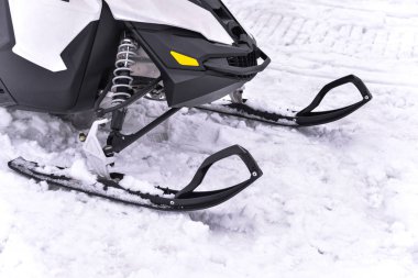 Karda kayak kar arabası yakın çekim