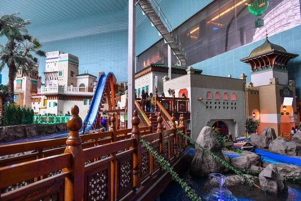 Seul, Güney Kore - 24 Nisan 2019: Lotte World'ün Kapalı Macera dünyası (Lotte Land) tema parkı. Lotte World Seul, Güney Kore'de büyük bir rekreasyon kompleksi.