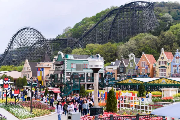Seul,Güney Kore-Nis 24 ,2019: Everland Resort Yongin bulunan bir tema parkı ve tatil beldesidir. Güney Kore'nin en ünlü eğlence parkı.