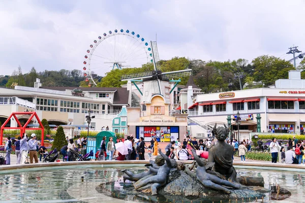 SEOUL, COREA DEL SUR-ABR 24, 2019: Everland Resort es un parque temático y complejo vacacional ubicado en Yongin. El parque de atracciones más famoso de Corea del Sur . —  Fotos de Stock