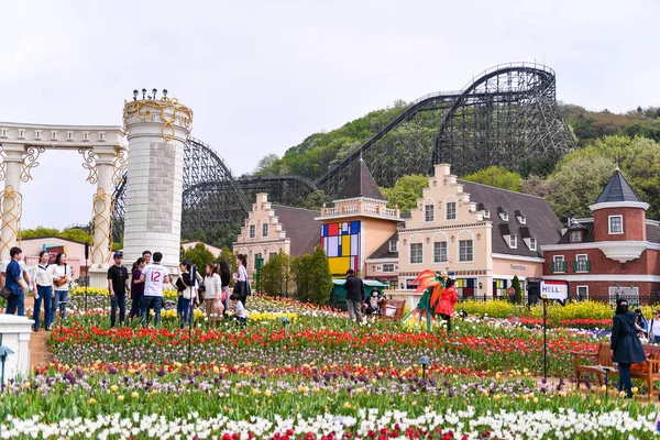 Seul,Güney Kore-Nis 24 ,2019: Everland Resort Yongin bulunan bir tema parkı ve tatil beldesidir. Güney Kore'nin en ünlü eğlence parkı.