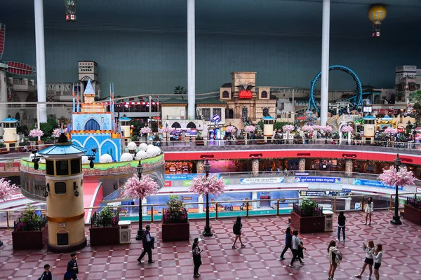 SEOUL, COREA DEL SUR - 24 DE ABR DE 2019: El mundo de aventura interior del parque temático Lotte World (Lotte Land). Lotte World es un importante complejo recreativo en Seúl, Corea del Sur . —  Fotos de Stock