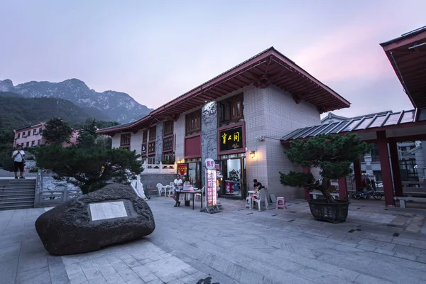 Taian, Čína - 29. června 2019: The Location of Grand show called Feng Shan Da Dian in Taian, Shan Dong, China. Jedno z největších vystoupení v Číně. — Stock fotografie