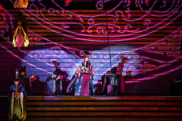 TAIAN, CHINA - 29 de junio de 2019: El gran espectáculo llamado Feng Shan Da Dian en Taian, Shan Dong, China. Una de las grandes actuaciones en China . — Foto de Stock