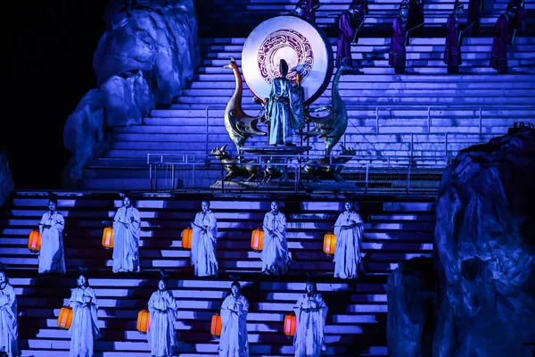 Taian, China - June 29, 2019: The Grand show called Feng Shan Da Dian in Taian, Shan Dong, Κίνα. Μια από τις μεγαλύτερες παραστάσεις στην Κίνα. — Φωτογραφία Αρχείου