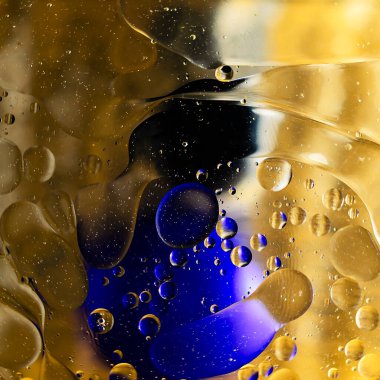 Siyah ve mavi nesnelerle açık renkli soyutlama. ve kabarcıklar.