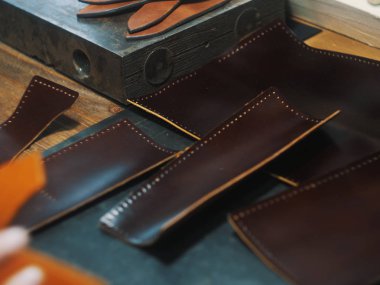 Deri atölye, araçları ve deri parçaları