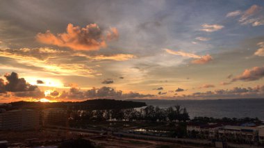 Akşam şehrin Kamboçya'da (gün batımı)