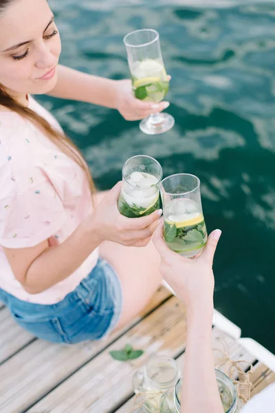 Mädchen Mit Frischer Limonade Glas Gesunder Veganer Lebensstil Umweltfreundlich Der — Stockfoto