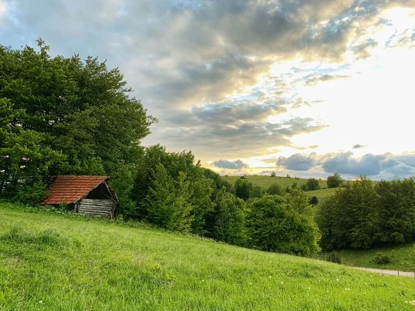 Fotografia Paisagem Com Casa Campo Abandonada — Fotografia de Stock