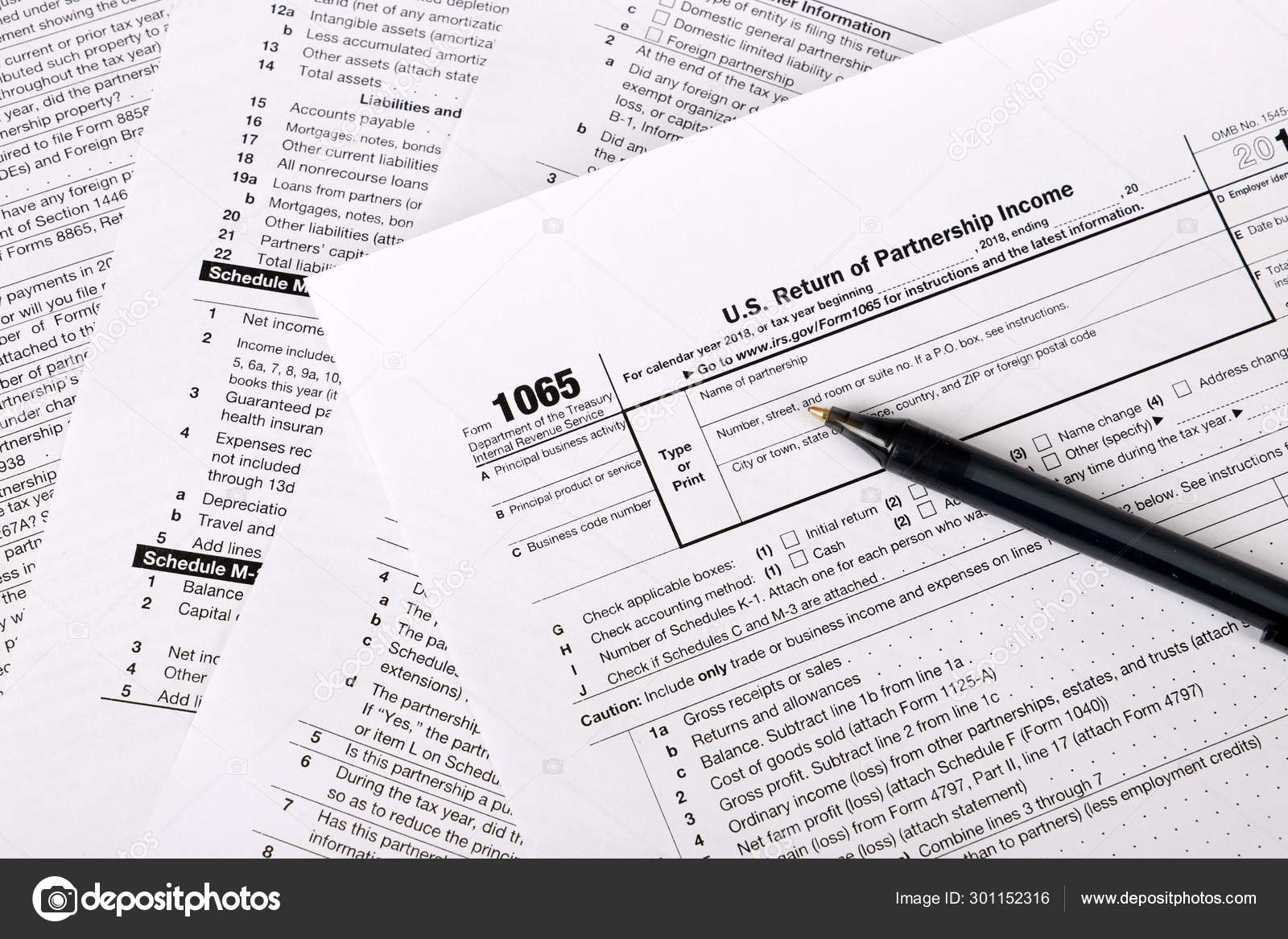 1065 Tax Form Pen Table Return Parentship Income Stock Photo