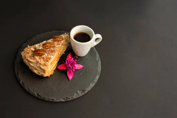 Типичный Португальский Торт Печенья Боло Боласа Сливками Орехами Черным Белым Стоковое Изображение