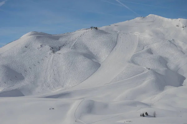 Prachtig uitzicht op de bergen in het skigebied Obertauern — Stockfoto