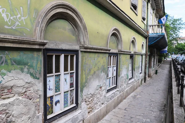 Rincian bangunan fasad dari Kiraly Thermal Bath di Budapest, Hungaria — Stok Foto