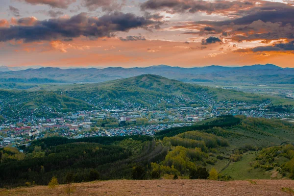 Una Hermosa Puesta Sol Sobre Las Montañas Altai Rusia — Foto de Stock