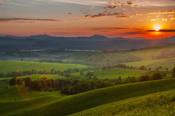 Una Hermosa Puesta Sol Sobre Las Montañas Altai Rusia — Foto de Stock