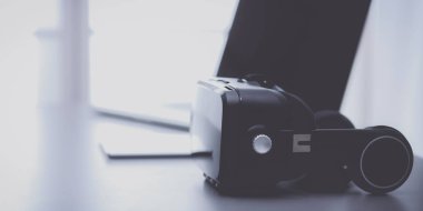 Bilgisayarlı sanal gerçeklik gözlükleri. İş. 3D teknoloji