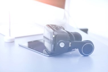 Bilgisayarlı sanal gerçeklik gözlükleri. İş. 3D teknoloji