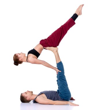 Genç atletik çift pratik acroyoga. Çiftinde Dengeleme