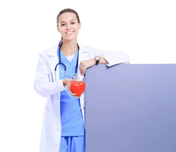 Ženský doktor s prázdným billboardem. Ženský lékař — Stock fotografie
