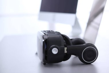 Bilgisayarlı sanal gerçeklik gözlükleri. İş. 3D teknoloji