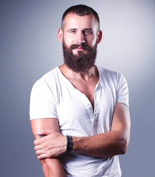 Retrato de hombre guapo de pie, aislado sobre fondo gris —  Fotos de Stock