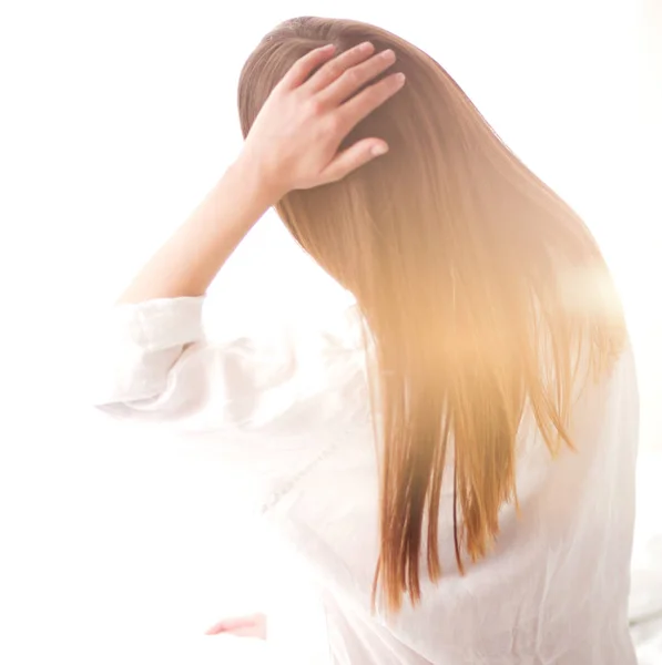 Porträt der schönen jungen Frau Gesicht. isoliert auf weißem Hintergrund. — Stockfoto