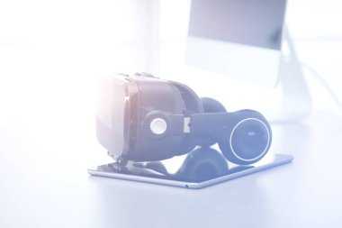 Bilgisayarlı sanal gerçeklik gözlükleri. İş. 3D teknoloji