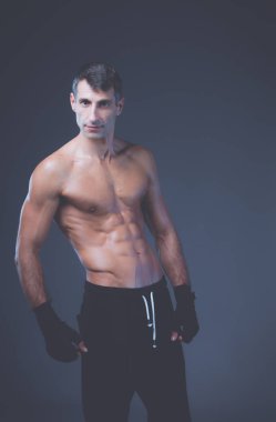 yarı çıplak boksör kaydırma el portresi.