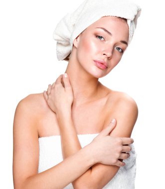 hombre que trabaja en el gimnasio 