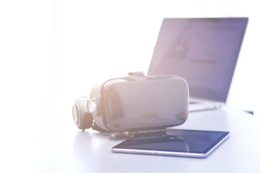 Bilgisayarlı sanal gerçeklik gözlükleri. İş. 3D teknoloji