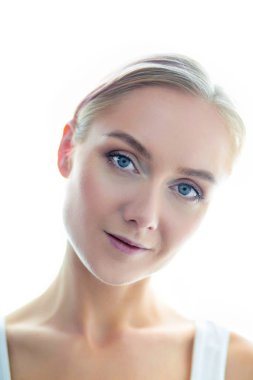 Güzel kadın izole üzerinde beyaz arka plan ile. Güzel kadın