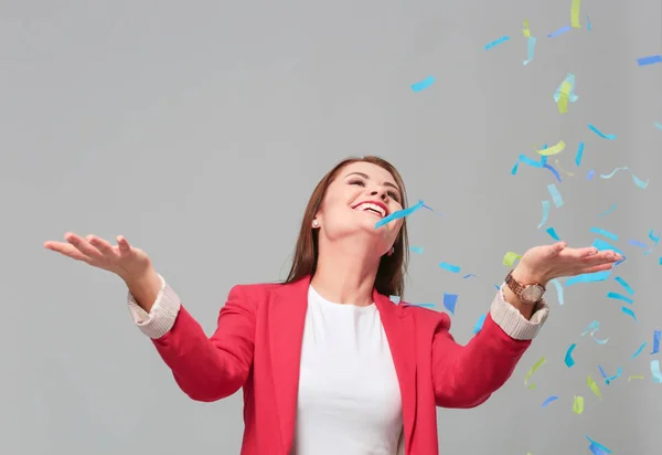 Mooie Gelukkige Vrouw Feest Feestje Met Confetti Verjaardag Nieuwe Jaar — Stockfoto