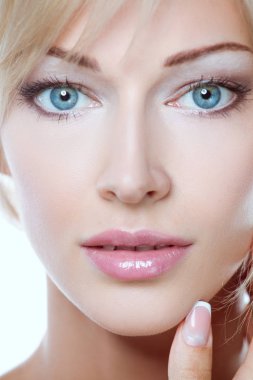 Güzel kadın izole üzerinde beyaz arka plan ile. Güzel kadın