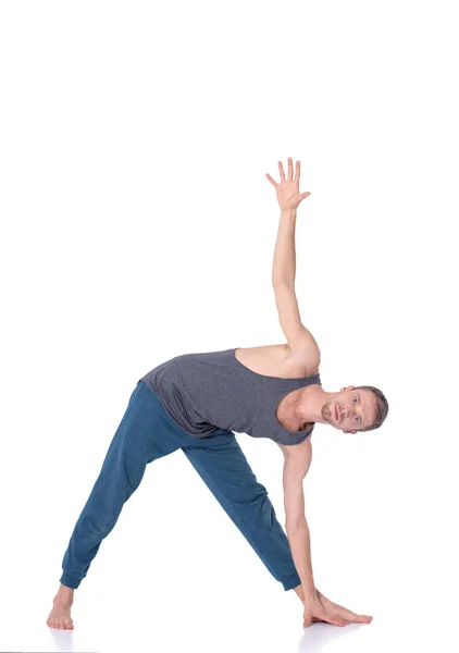 Ung man utövar yoga. Yoga. Yogainstruktör — Stockfoto