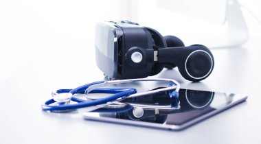 Bilgisayarlı sanal gerçeklik gözlükleri. İş. 3D teknoloji