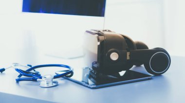 Bilgisayarlı sanal gerçeklik gözlükleri. İş. 3D teknoloji