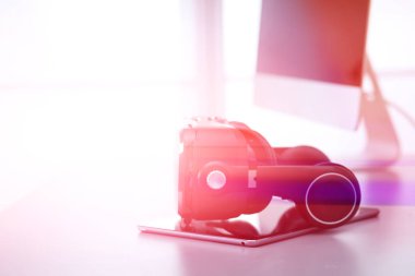 Bilgisayarlı sanal gerçeklik gözlükleri. İş. 3D teknoloji