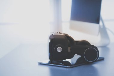 Bilgisayarlı sanal gerçeklik gözlükleri. İş. 3D teknoloji