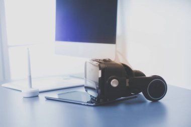 Bilgisayarlı sanal gerçeklik gözlükleri. İş. 3D teknoloji