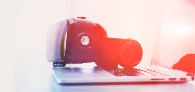 Bilgisayarlı sanal gerçeklik gözlükleri. İş. 3D teknoloji