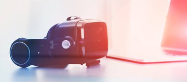 Bilgisayarlı sanal gerçeklik gözlükleri. İş. 3D teknoloji