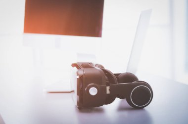 Bilgisayarlı sanal gerçeklik gözlükleri. İş. 3D teknoloji