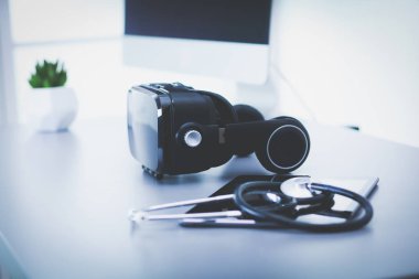 Bilgisayarlı sanal gerçeklik gözlükleri. İş. 3D teknoloji