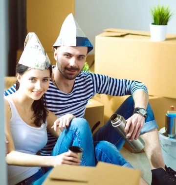 İki katta oturan ev taşıma. Çift