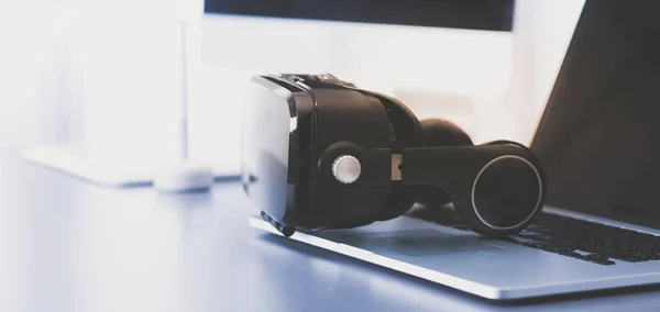 Gafas Realidad Virtual Escritorio Con Portátil Negocios Tecnología — Foto de Stock