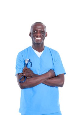 Beyaz arka planda tek başına duran bir doktorun portresi. Doktor bey. Klinik.